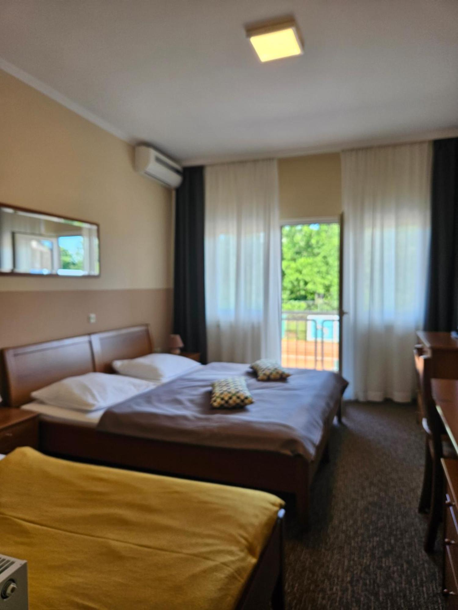 Bed And Breakfast Restaurant Dp Donji Zvecaj 객실 사진