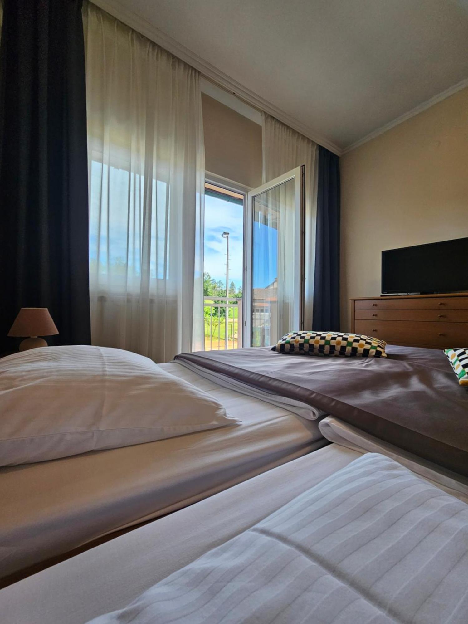 Bed And Breakfast Restaurant Dp Donji Zvecaj 외부 사진