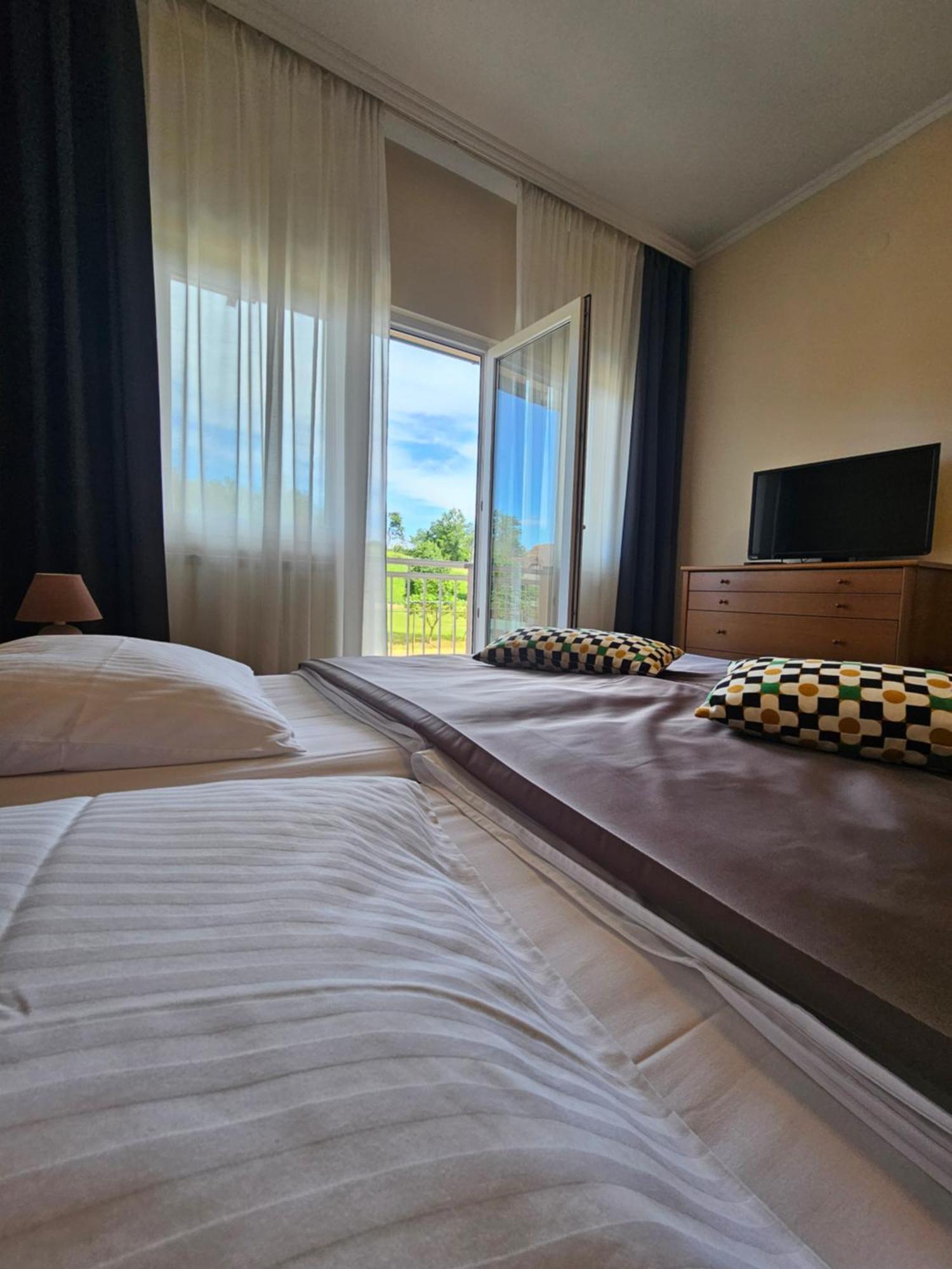 Bed And Breakfast Restaurant Dp Donji Zvecaj 외부 사진